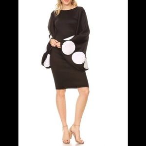 Dress with round neck and large bell sleeves.